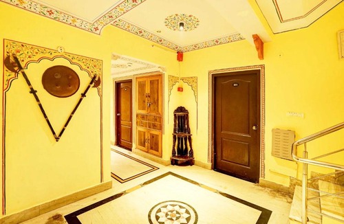 Amer Fort Road Hotel | Townhouse Gangapole Amer Road