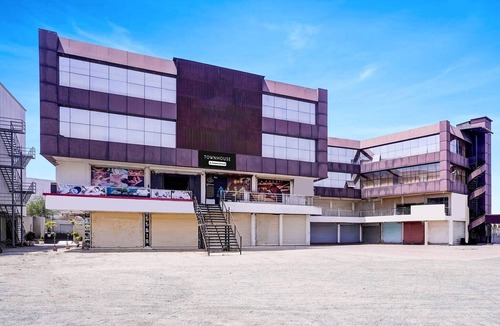Rajpipla House | Townhouse Garudeshwar Dutt Temple