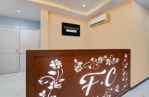 Auli Hotel | Townhouse IIM Lucknow Formerly Lexa Grand