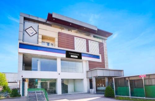 Bullawala Hotel | Townhouse Oak Dehradun City Centre
