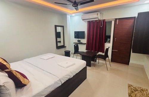 Dudhebavi Hotel | Townhouse Oak Phaltan Formerly Shivjal City
