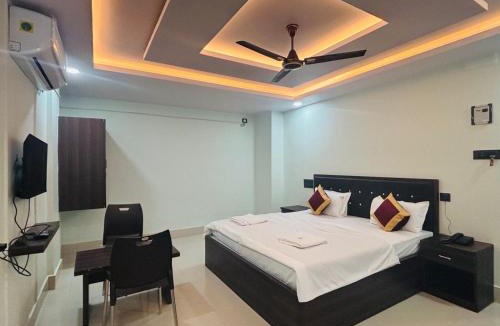 Dudhebavi Hotel | Townhouse Oak Phaltan Formerly Shivjal City