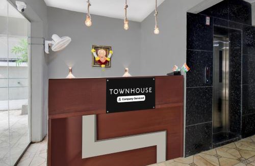 Palasia Hotel | Townhouse Oak Sapphire Star Chappan Market