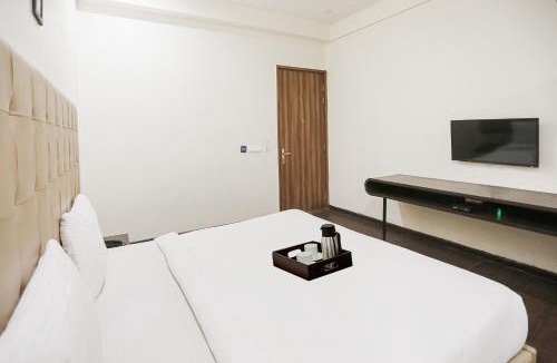 Sector 51 Hotel | Townhouse The AMV Hotel