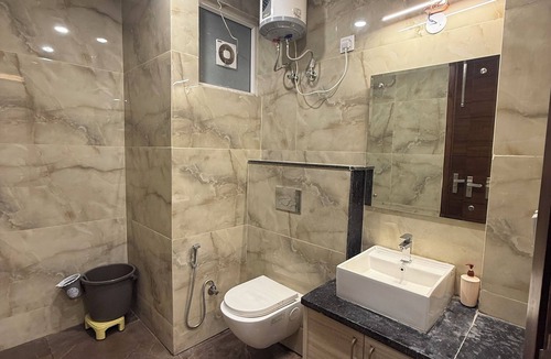 Bullawala Apartment | Tranquil 2-bedroom apartment with AC in Dehradun
