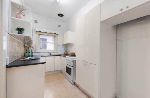 Bexley North House | 'Tranquil Home: City, Beach, Airport'
