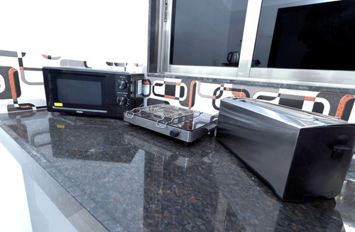 Andheri East Apartment | Transit Stay 1BHK Best for Meetings Layovers &Work