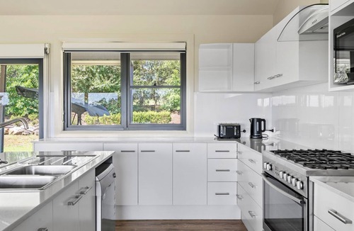 Pokolbin House | Travertine Vineyard Retreat - Stay Among the Vines