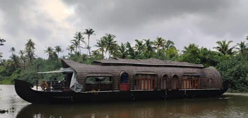 Kumarakom Boat Rental | Travianhouseboat kumarakom