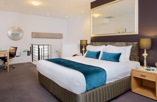 Melbourne Central Business District Apartment | TREASURY on COLLINS Apartment Hotel in Melbourne CBD