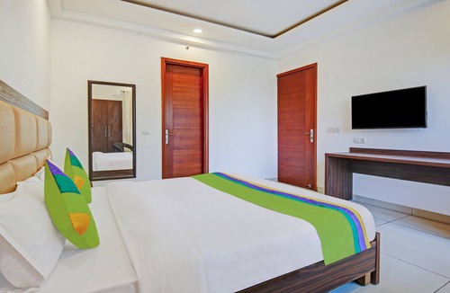 Noida Hotel | Treebo Aviraj Inn