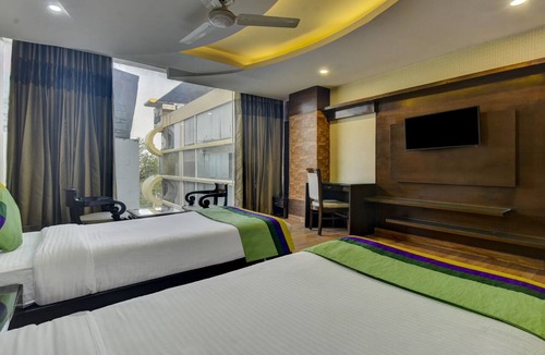 Dehradun Hotel | Treebo Elysee, Patel Nagar