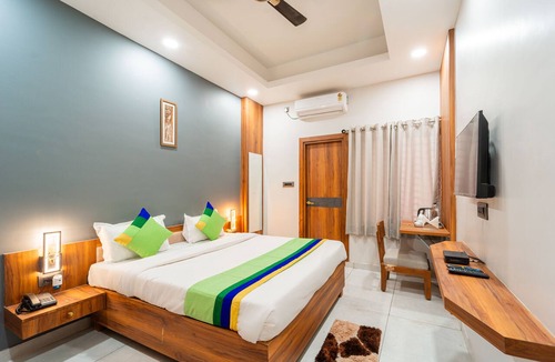 Bhopal Hotel | Treebo Lake City