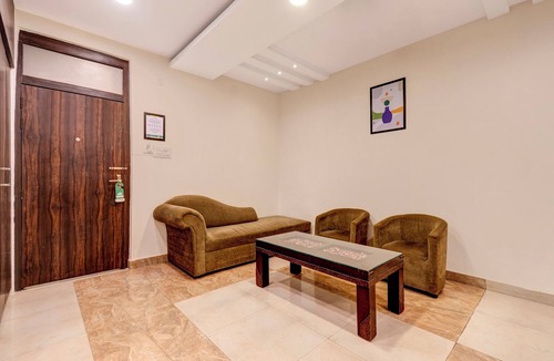 Alambagh Hotel | Treebo Masterprice Inn - 15 Mins From Airport
