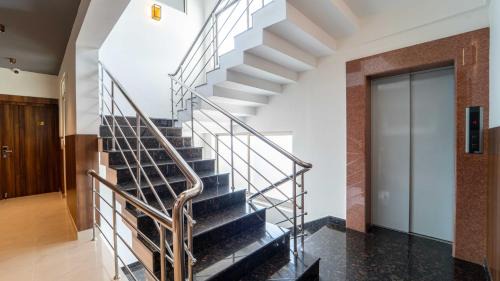 Kochi Hotel | Treebo Petals Suites Marine Drive