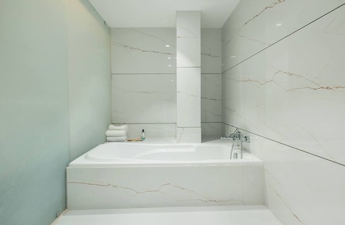 Thaltej Hotel | Treebo Premium Bizz