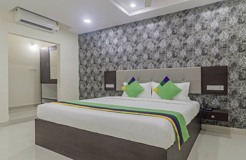 Madhapur Hotel | Treebo Royal Signature