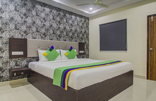 Madhapur Hotel | Treebo Royal Signature