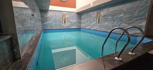 Bommayapalayam Hotel | Treebo SG Square Grand