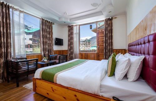 Simsa Village Hotel | Tripli Hotels Conifer Wood Cottage