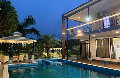 Sikandarabad Villa | Trivana Farmhouse A Peaceful And Luxury Experience