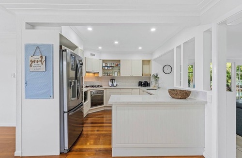Ashmore House | Tropical Oasis Heated Spa, Pool and Huge Decks