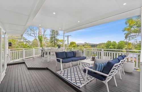 Ashmore House | Tropical Oasis Heated Spa, Pool and Huge Decks
