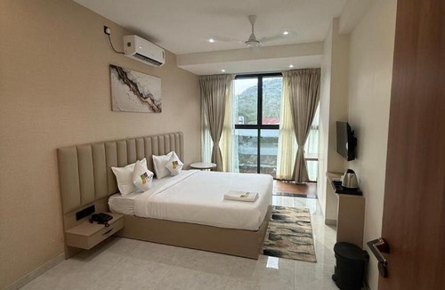 Hinjawadi Hotel | TTURA Kitchen Bar Rooftop & Rooms Pune