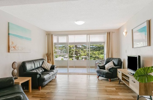 Tweed Heads Apartment | Tweed Paradise Unit 2 Rainbow Bay Beach just a 300m walk, easy walk to clubs and shops Wi-Fi is Inc.