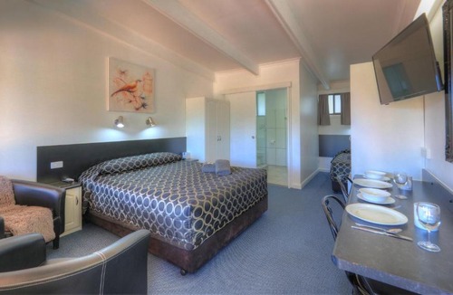Inverell Hotel | Twin Swans Motel