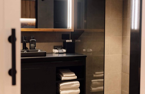 Newcastle Hotel | Two Bedroom Interconnect In CBD