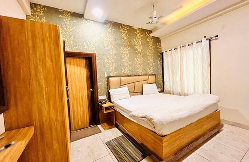 Sandila Hotel | Uday Hotel