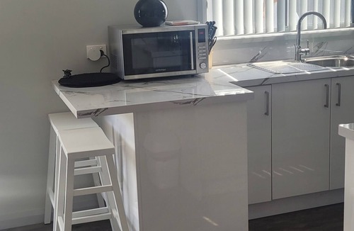 Harrington Apartment | UNIT 3 .PET-FRIENDLY .OPPOSITE WATER.GARAGE PARKING.LOWER LEVEL.