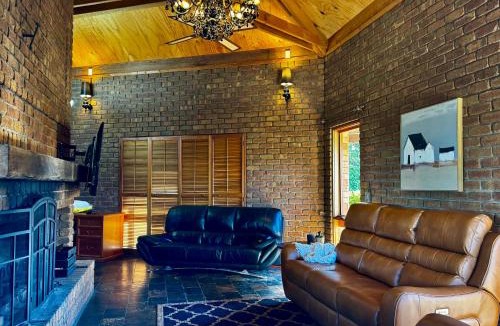Jindabyne Ski Chalet | Upsandowns - Private pool, Spa, and Sauna