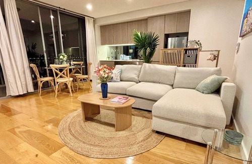 Bondi Junction Apartment | Upscale 1BR next Bondi Westfield & Trains with secure parking