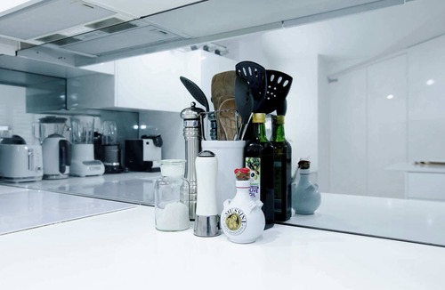 Kirribilli Apartment | Upscale Studio in Kirribilli with private Terrace