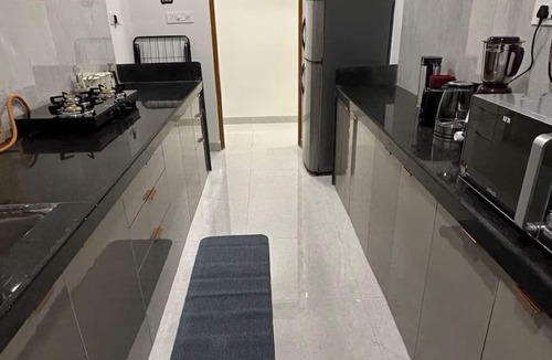 Santacruz Apartment | URBAN PAUSE, 2BHK Apt near BKC,airport&NMACC