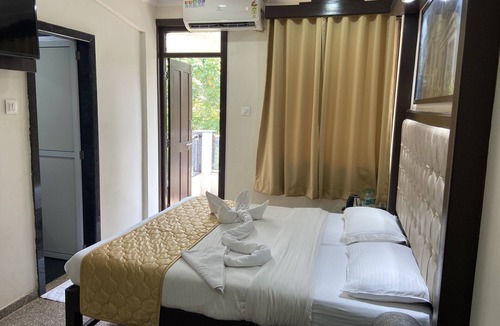 Candolim Hotel | Valentines Retreat- Near Candolim Beach