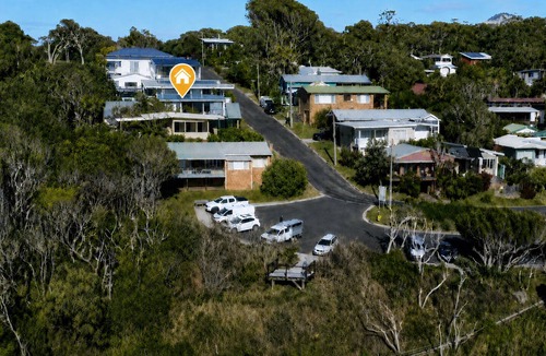 Valla Beach Cottage | Valla Beach Getaway - Ocean Views - 2 bed cottage - Pet Friendly - Walk to Beach