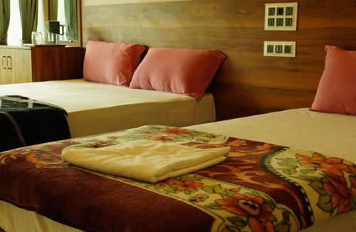 Valparai Hotel | Vasu Inn - Rooms in Valparai