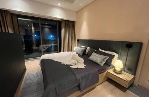 Gurugram Apartment | Vellostay Paras Charcoal Studio - Gurgaon - Aravali View