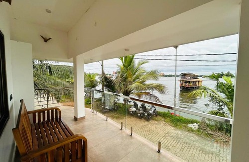 Alappuzha Hotel | Venice Riverside