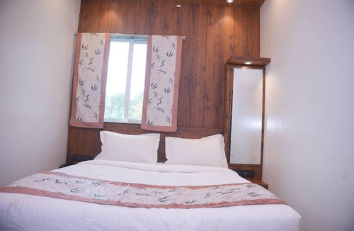 Khalapur Hotel | Venkat's The MOUNTAIN by Redwings