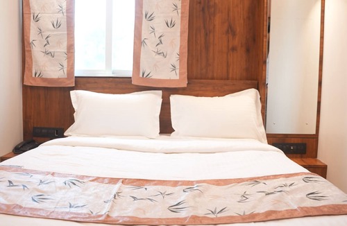 Khalapur Hotel | Venkat's The MOUNTAIN by Redwings