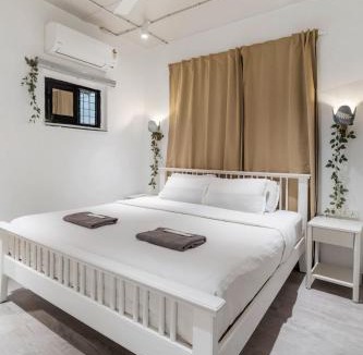 Pali Hill Apartment | Vera Modern 1BHK in Khar W by SquareOne Stays