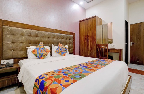 Jogeshwari East Hotel | Via Green Forest