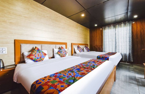 Kempty Range Hotel | Via Neilkanth