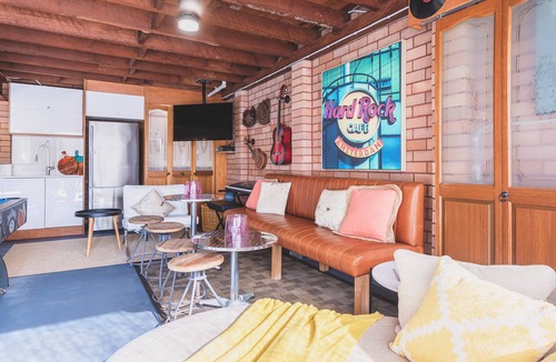 Nelson Bay House | Vibin' Fun House 400meters (5 min walk) to D'Albora Marinas. Outdoor Spa