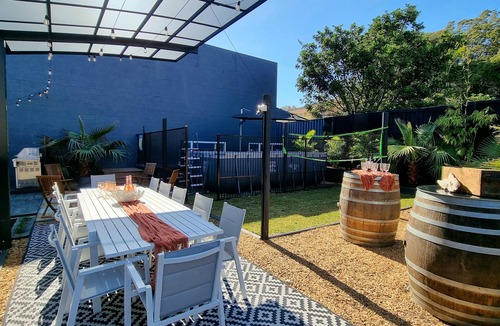 Nelson Bay House | Vibin' Fun House 400meters (5 min walk) to D'Albora Marinas. Outdoor Spa