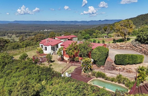 Mount View Villa | Villa 2 @ Bimbadeen Estate - Split level villa for 2 with the best views in the valley